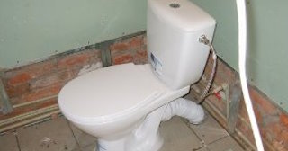 Установка приставного унитаза в Златоусте - монтаж и подключение, СантехДомЗлт от 5291 рублей